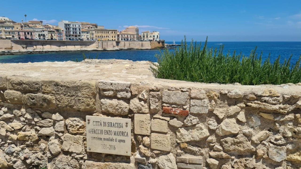 Alle Porte Del Castello Maniace *